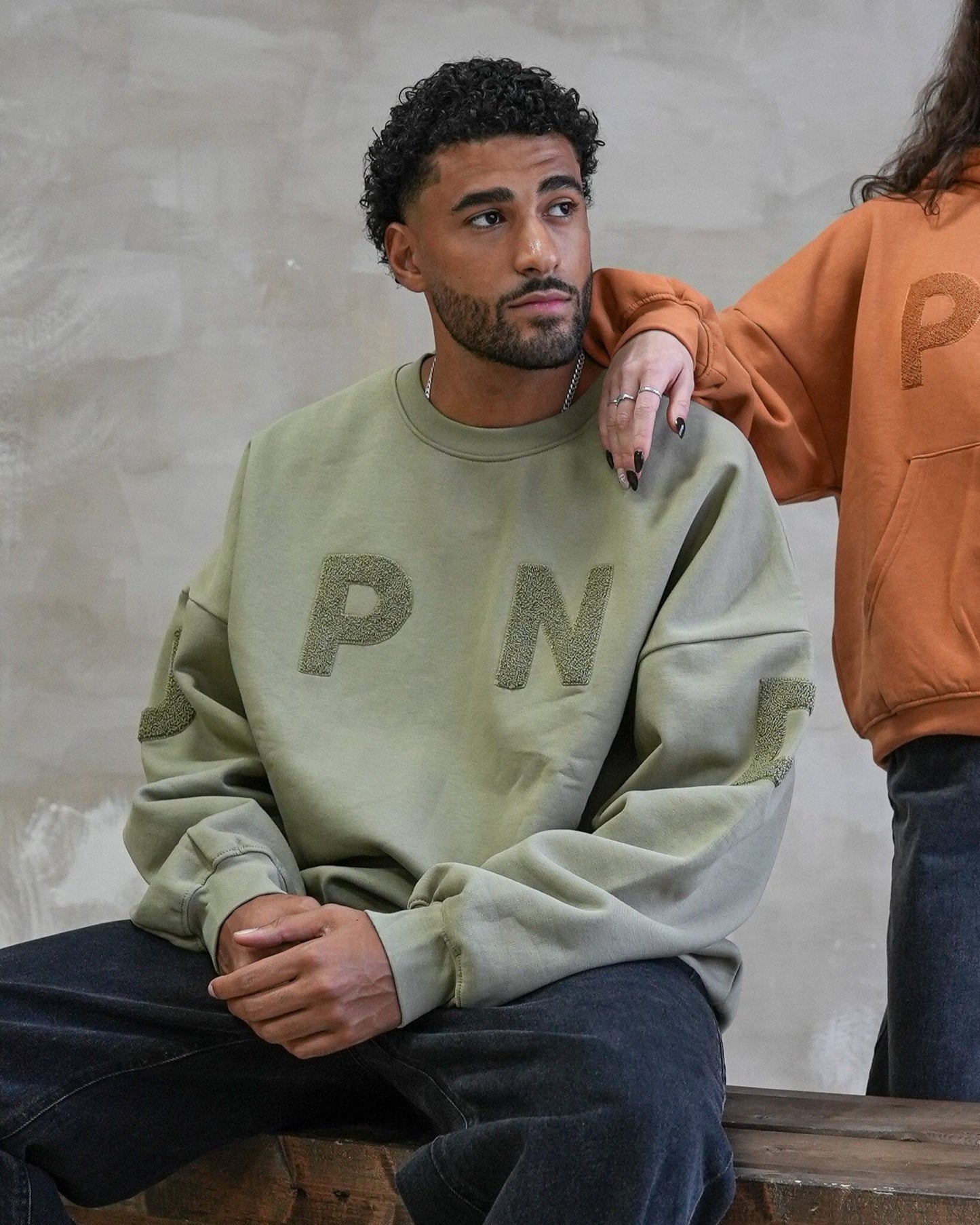 CREWNECK UPND — KAKI