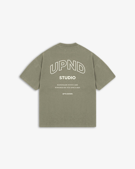 T-SHIRT OVERSIZED STUDIO — KAKI