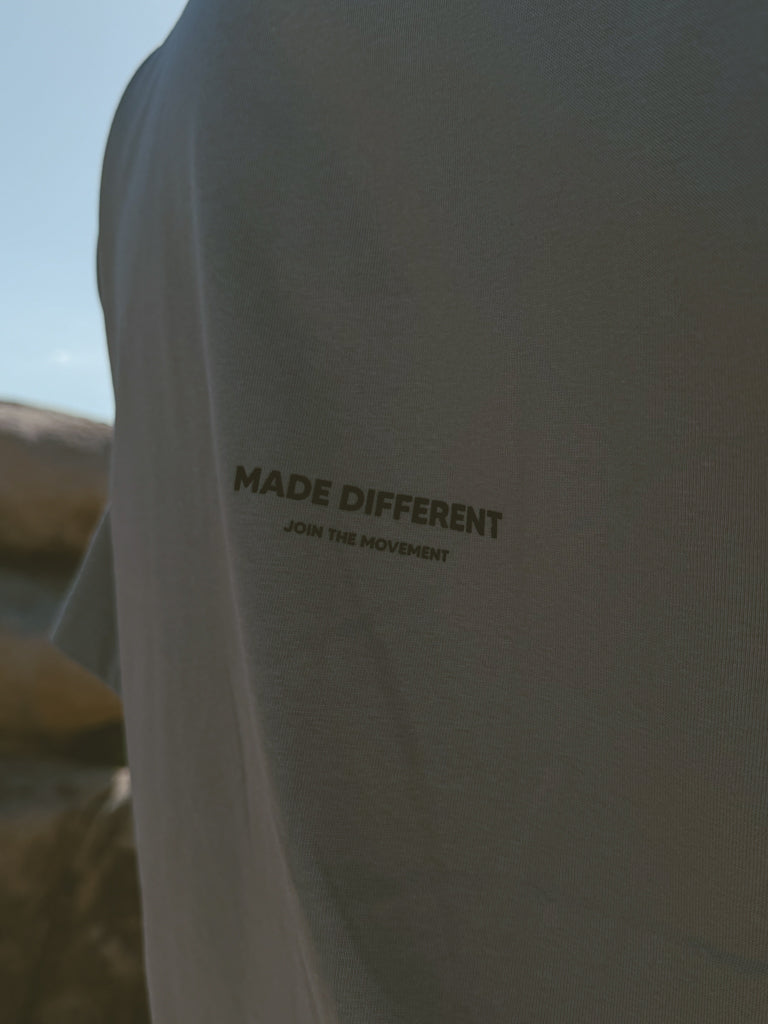 T-SHIRT DIFFERENT — CIMENT