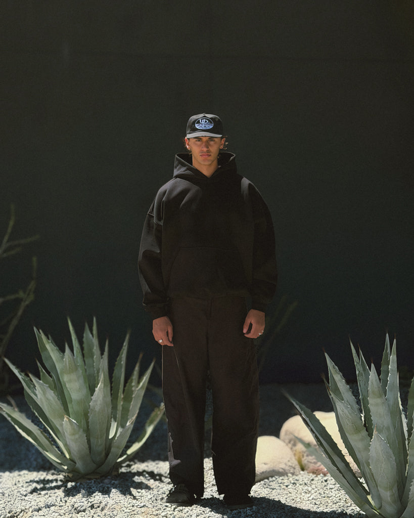 HOODIE DIFFERENT — NOIR