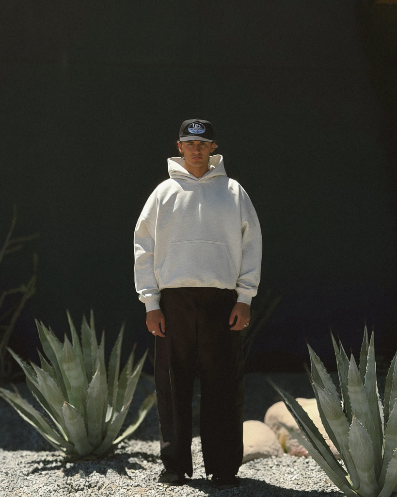 HOODIE DIFFERENT — GRIS
